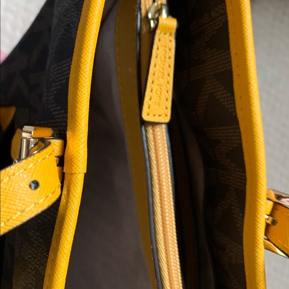 Authentic Michael Kors Handbag - Picture 4 of 10